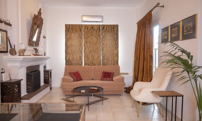 Korinthos Apartamento | Apartment 'Unique Near The Beach' with Shared Terrace, Wi-Fi and Air Conditioning