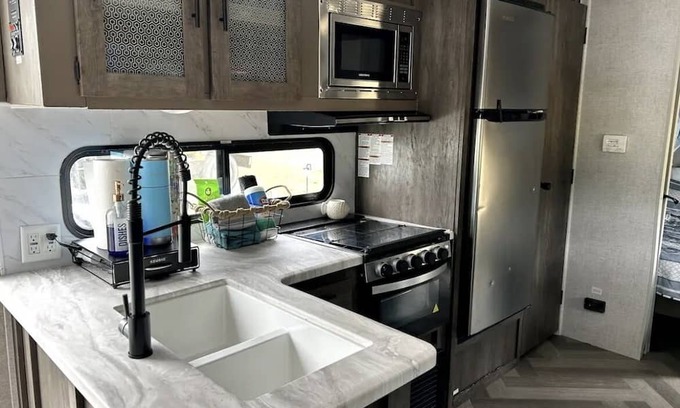 Nancy Casa | Cozy camper less than a mile from the beautiful Lake Cumberland!