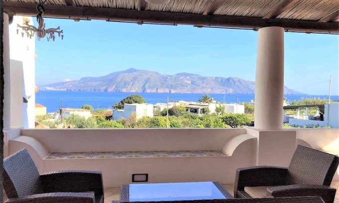 Lingua Casa | Casa Il Faro - sea view, 100m from the beach
