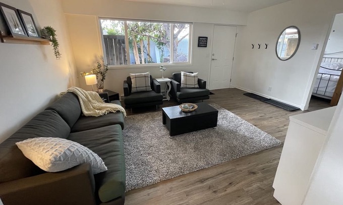 Regional District of Nanaimo Apartamento | Cozy 1 Bedroom Suite - 5 minutes from the beach!