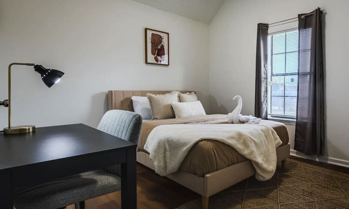 Ellendale Casa | Bohemian Vibes: Work & Relax Retreat (B)