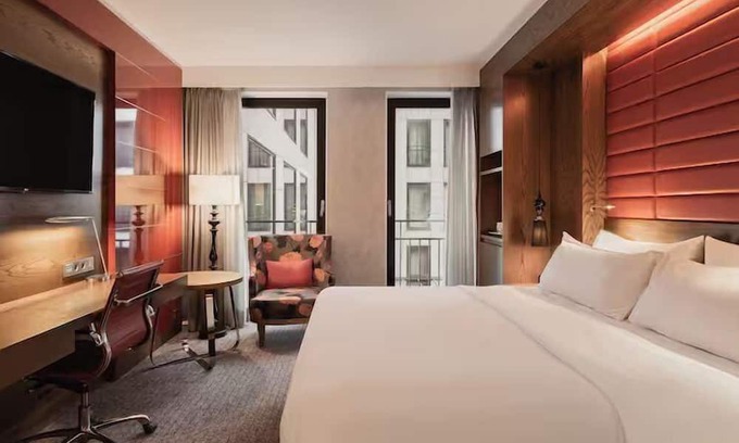 The Hague Center Casa | Where Every Stay is An Experience! 3 Spacious Units, Pet-friendly Property!