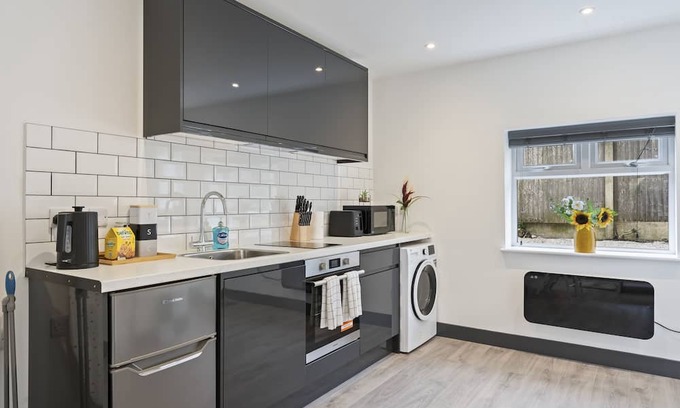 Giltbrook Apartamento | The Green Studio | Free Parking | Long Term Bookings