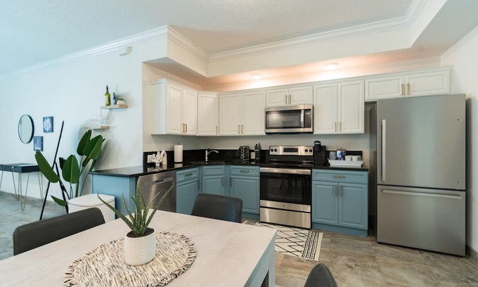 Crescent Beach Condominio | Condo #2 Luxury 2BD 2BTH