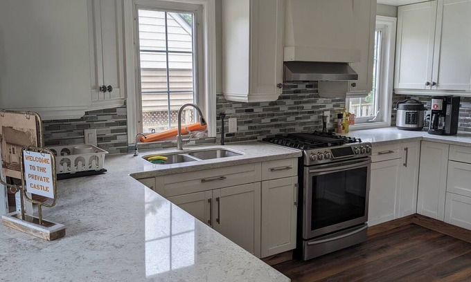 Barrie Casa | PRIVATE CASTLE in barrie Ontario canada THE second home