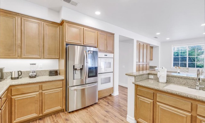 Mira Loma Casa | 4B2.5B/Private Hot tub/Amazing pool/Private garden