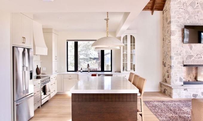 Long Point Cabaña | Shore View Lake House - Luxury Rental