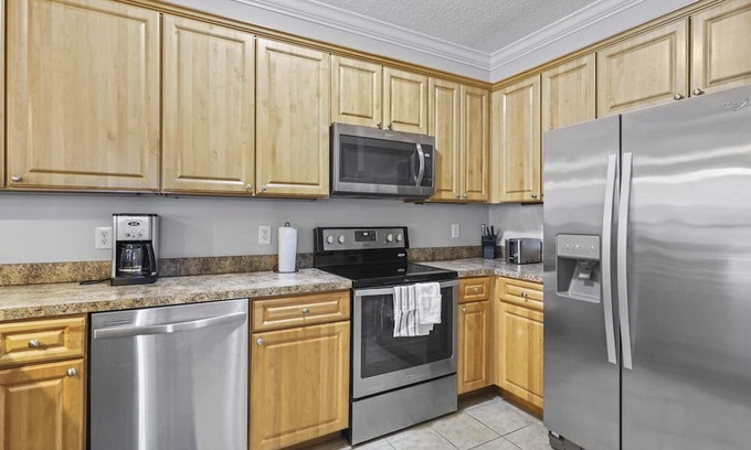 University Heights Condominio | Luxury 3 BR Condo next to Shands/ UF/ Sorority Row