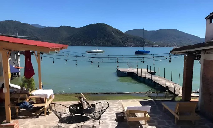 El Santuario Cabina | Hippie Ranch Cabaña en borde de lago