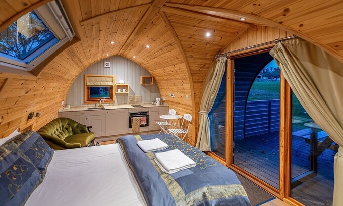 West Hoathly Cabaña | 0 bedroom accommodation in East Grinstead