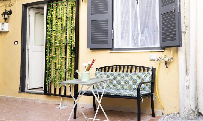 San Giorgio a Cremano Apartamento | Detached house 5km from via Toledo, Vesuvius, Pompeii, Herculaneum. Pet friendly.