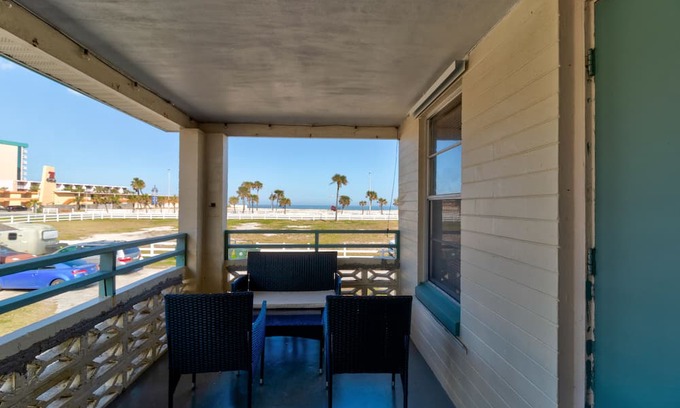 Daytona Beach Cabaña | Cozy Cottage #1 in Daytona Beach. Relaxing beach views from patio!