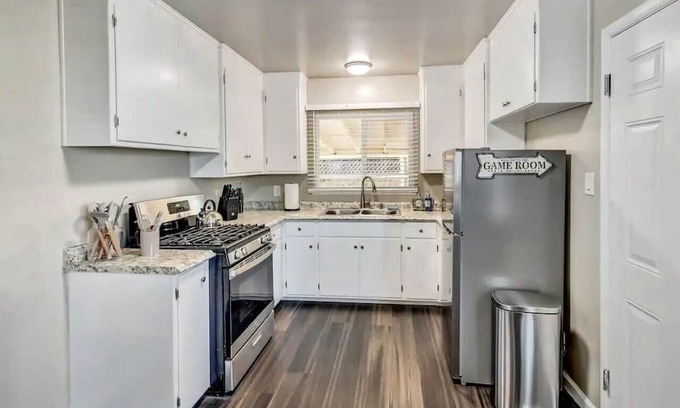 Lodi Casa | 342)Fenced yard+Game room !