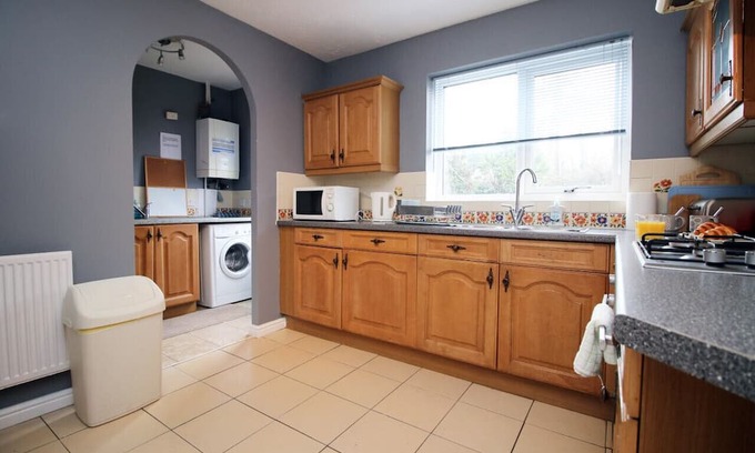 Ely Casa | Spacious 3BR House Cardiff - Free Parking 3 cars