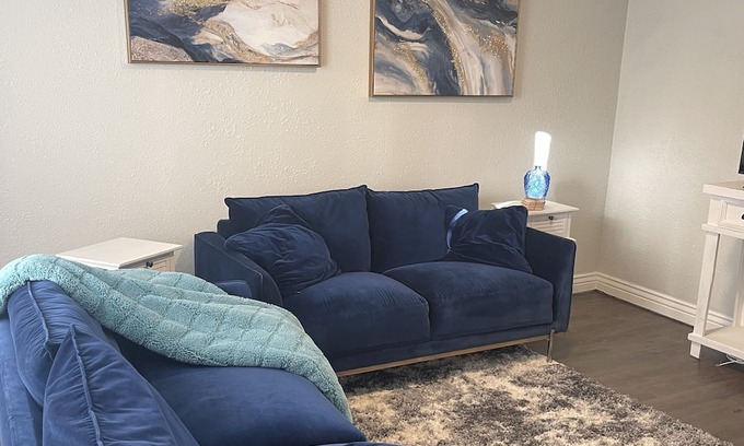 Ogden Casa | Stylish and centrally located two bedroom house in Ogden with AC, WiFi,