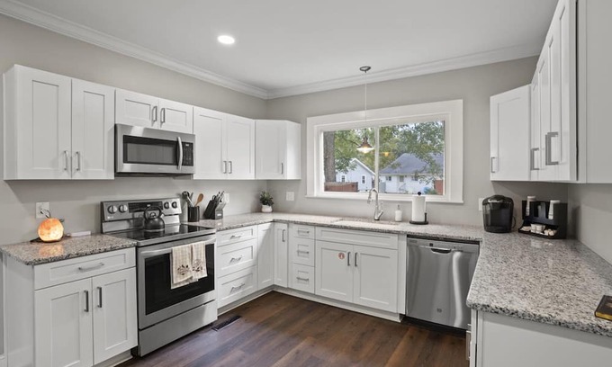 Sans Souci Casa | 4BR Bungalow by Swamp Rabbit: Pets and Playground