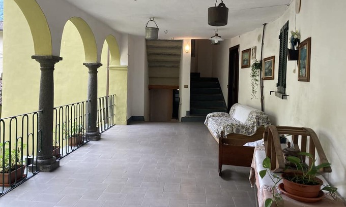 Taceno Casa | La Corte di Via Chiarello: Legnone