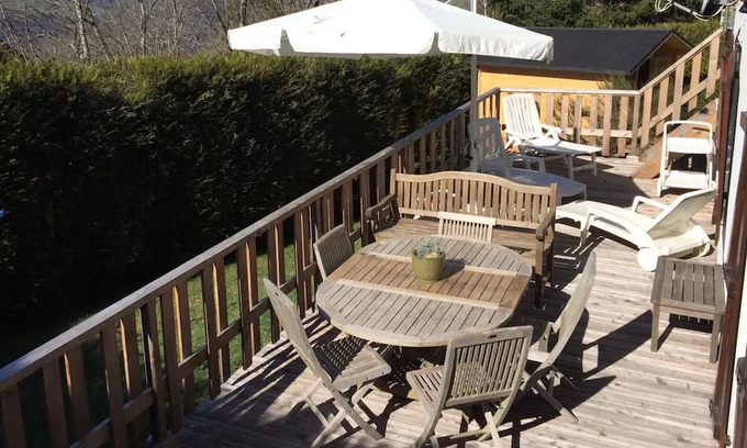 Murat-le-Quaire Apartamento | Apartment 'Rez Jardin - Terrasse Privée' with Mountain View, Shared Terrace and Wi-Fi