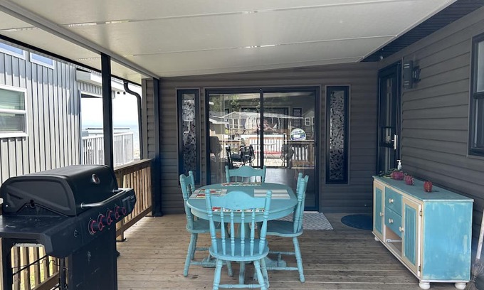 Sherkston Cabaña | Paradise on the lake! Relax and listen to the real waves! Not a podcast!