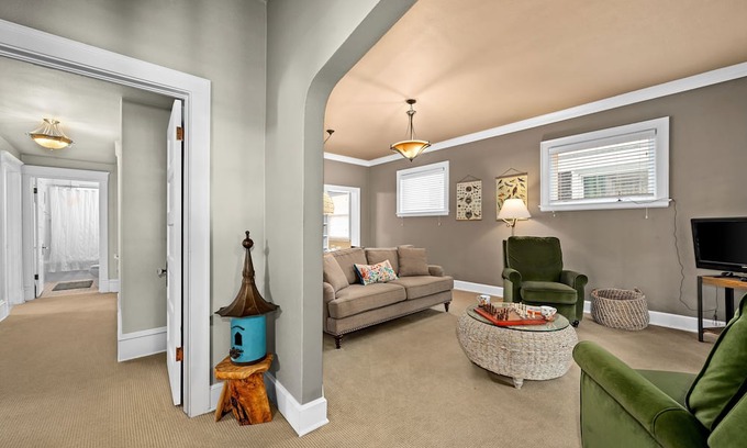 Superior Casa | Bluebird Cottage - Your Duluth/Superior Retreat