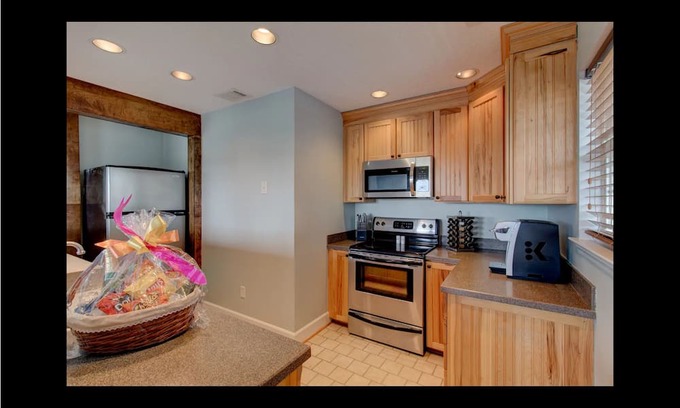 Midway Casa | Waterfront with dock, pool and boat lift, crab traps and paddle boards. Yes-Pets