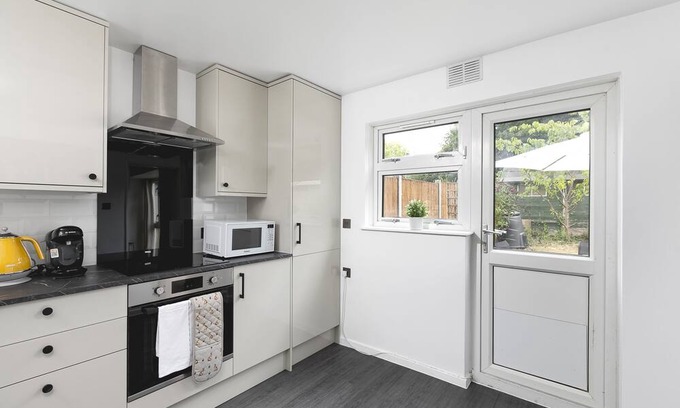 Shephall Casa | Lovely Home in Hydean Way Stevenage