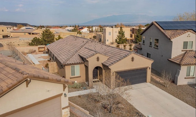 Tierra Oeste Casa | Charming 3-bedroom house with WiFi and AC in delightful Albuquerque