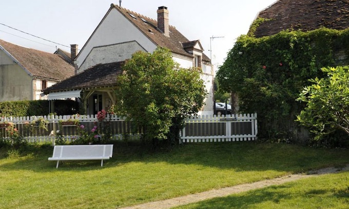 Eaux-Puiseaux Cabaña | Cottage 'La Salle De Danse' with Private Terrace, Wi-Fi and Air Conditioning