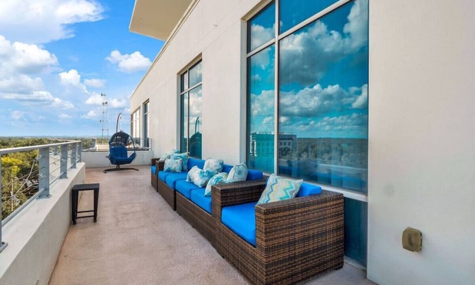 South Eola Condominio | 2/2 PENTHOUSE DOWNTOWN with large Billiard room