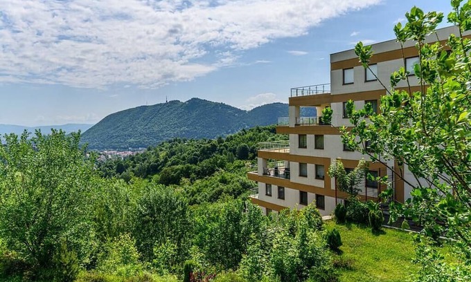 Vladeni Condominio | UNO Gardens with City-view Studio ❤