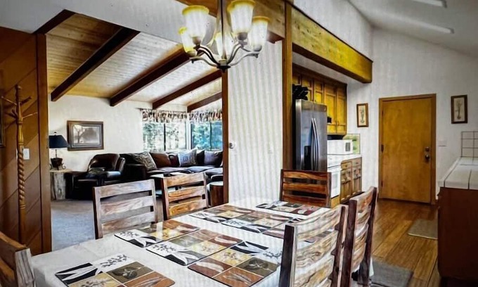 Sierra Cedars Cabina | Whispering Pines at Shaver Lake