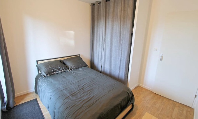 Quartier Saint-Marc - Croix de Pierre - Saint-Nicaise Apartamento | Vrbo Property