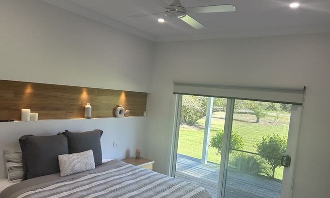 Yarram Otro | Luxury farm house, Woodside. 10 min to a beach or a 25 min drive to a forest.