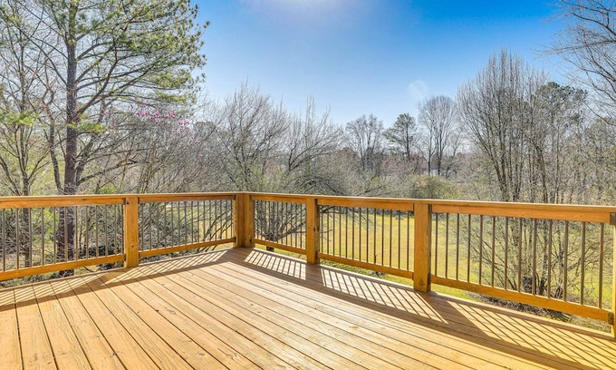 Alpharetta Casa | Minimalist Alpharetta Home w/ Balcony Near Atlanta