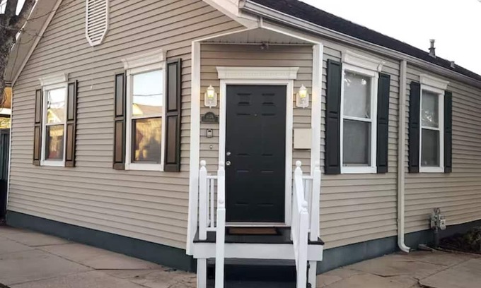 Mid-City Cabina | ✨💥CLOSE 2 FQ!❤️\ SLEEPS 4 W/ W+D