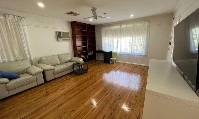 Cabramatta West Casa | Comfortable house @Mt Pritchard