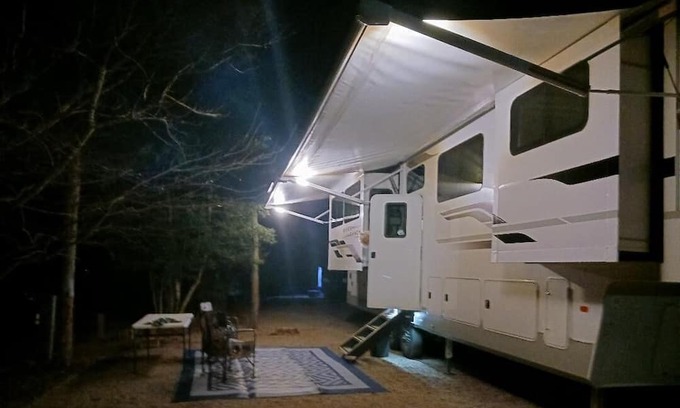 Winnsboro Alquiler De RV | A CABIN IN THE WOODS IN WINNSBORO, SOUTH CAROLINA