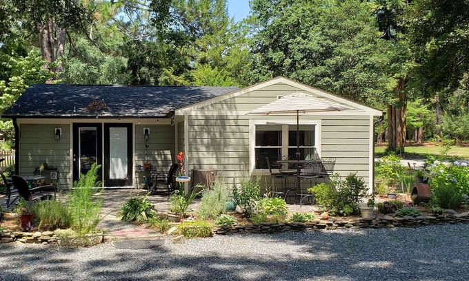 Southern Pines Cabaña | Private Cottage & grounds just minutes from the top golf courses in the country!