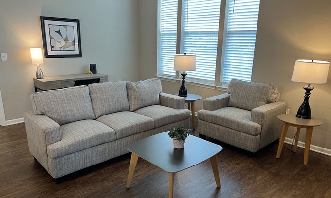 Buechel Apartamento | Short term fully furnished rental! Hotel alternative!