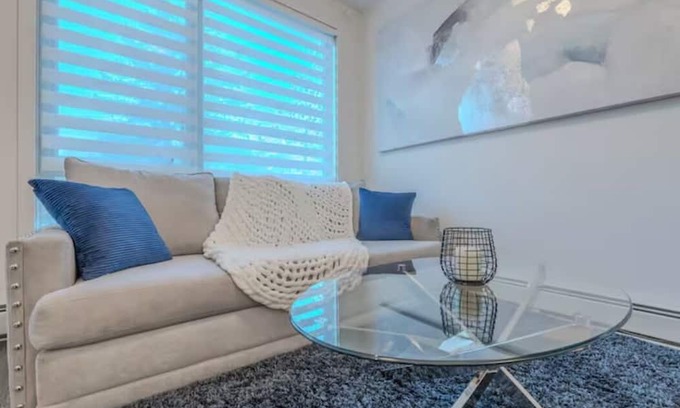 Mission District Apartamento | YYC 1BR Gem | Central Location + Fast WI-FI