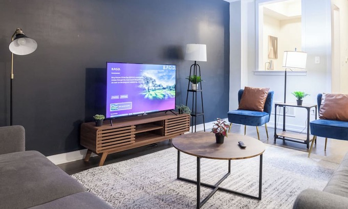 Caledonia Casa | Be the first to stay in our brand new house, minutes away from Hamilton International Airport