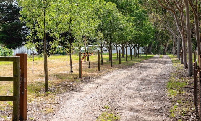 Tyabb Cabaña | The Dairy Cottage - Located in the heart of the stunning Mornington Peninsula