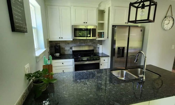 Bentonville - Fayetteville Apartamento | New house in the natural state