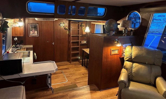 Midtown Alquiler De Eote | Seafood Houseboat in Key West