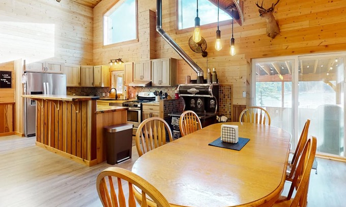 Coolin Casa | Waterfront custom-built home with screened-in porch & gas fireplace