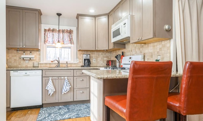 Warwick Casa | LOCATION ! This unique property is walking distance to the Village of Warwick!