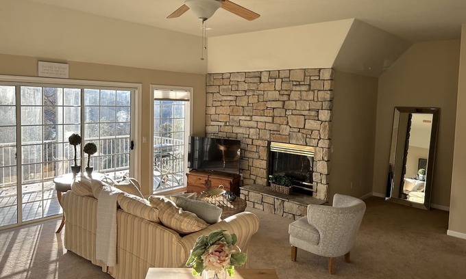 Penn Valley Casa | Beautiful Lakeview 2 bed/1 bath in the lovely Lake Wildwood gated community!