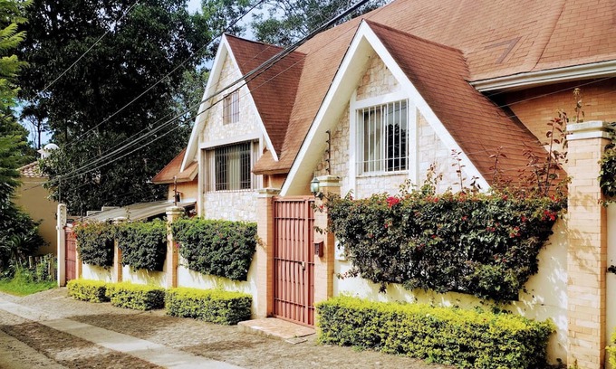 San Lucas Sacatepequez Casa | Amplia Habitación en Hacienda Santo Domingo, San Lucas Sacatepéquez