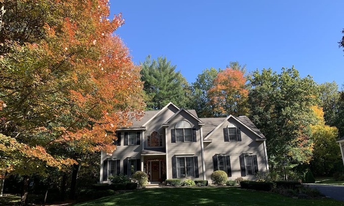 Gansevoort Casa | Belmont Stakes Availability! Large family home with pool-golf course community