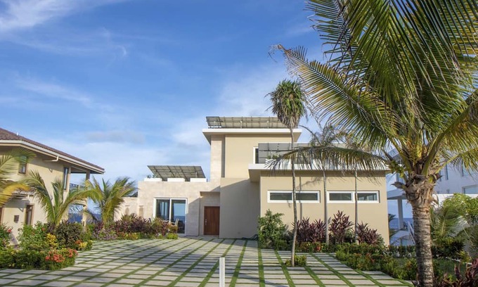Bouvet Island Casa | Stunning Oceanfront 5 Bed House w/ Infinity Pool